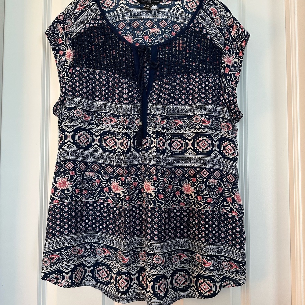 Excellent Condition Signature Studio PL Navy Blue and Pink Floral Blouse